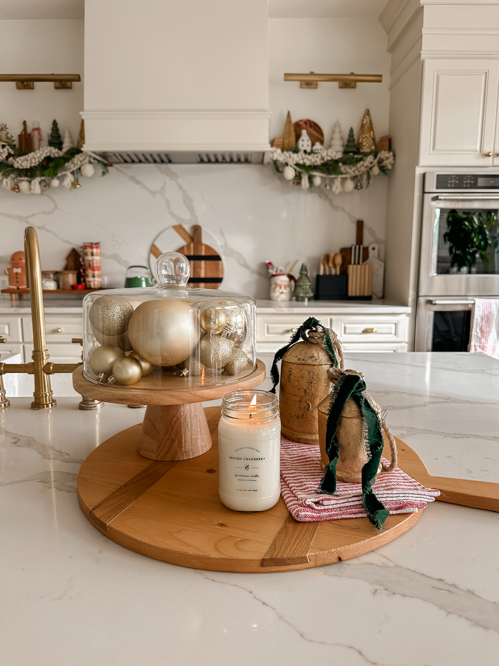Christmas Kitchen. Traditional Christmas decor idea!