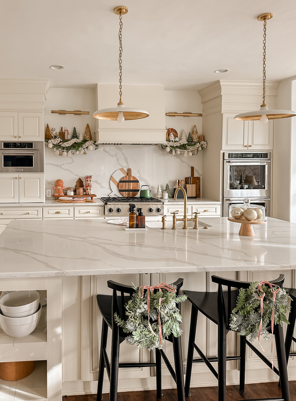 Christmas Kitchen. Traditional Christmas decor idea!