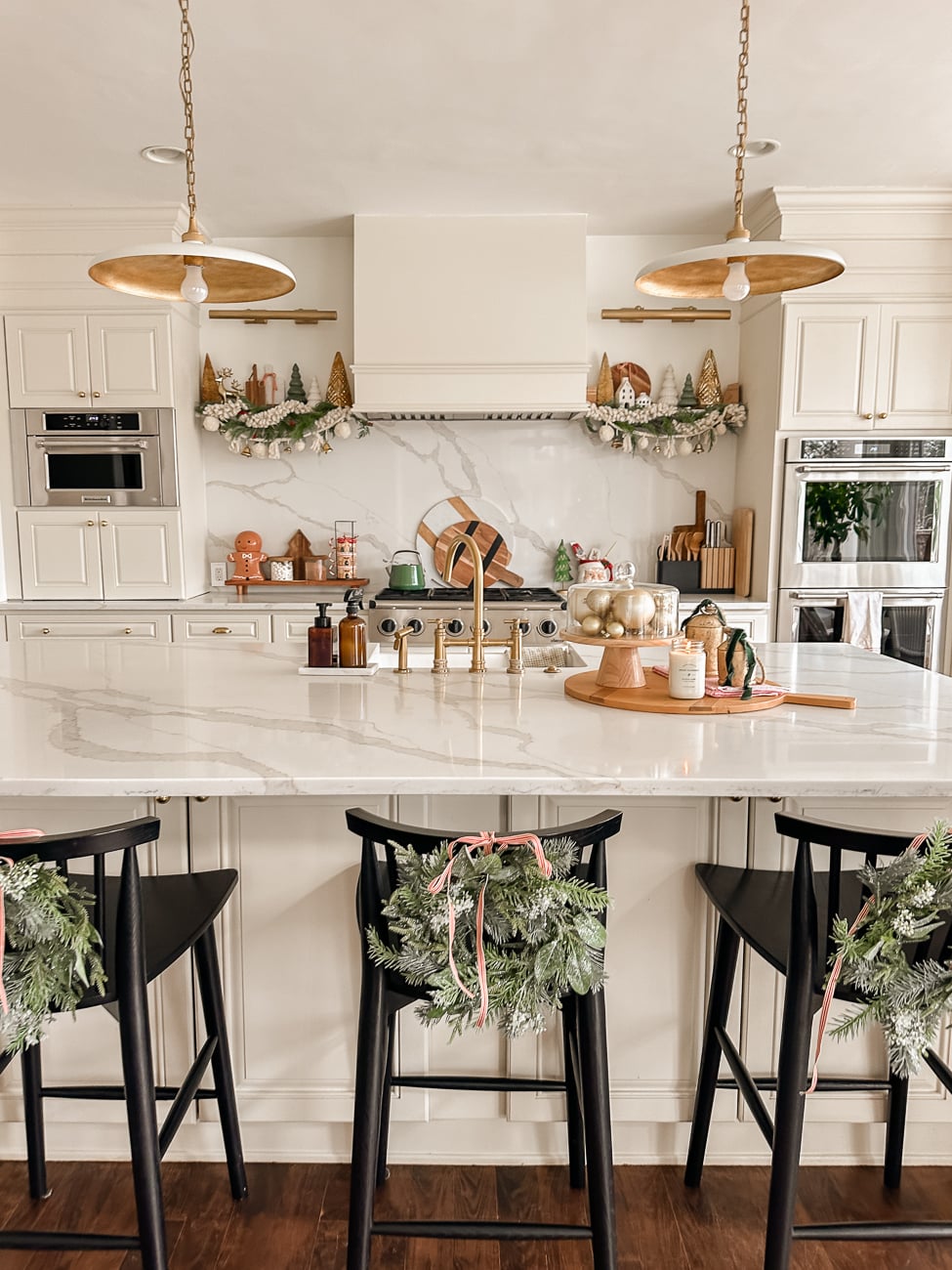 Christmas Kitchen. Traditional Christmas decor idea!