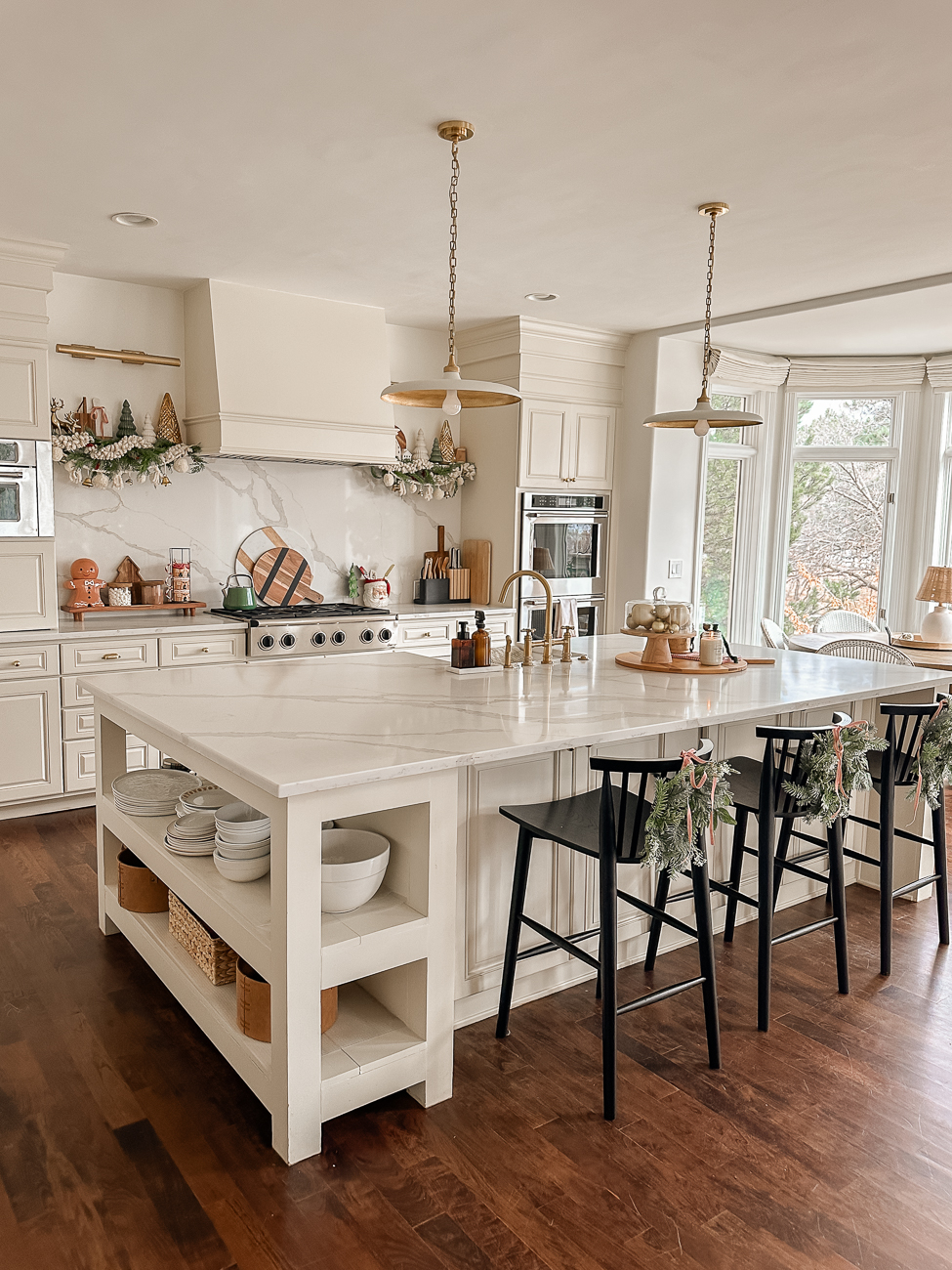 Christmas Kitchen. Traditional Christmas decor idea!