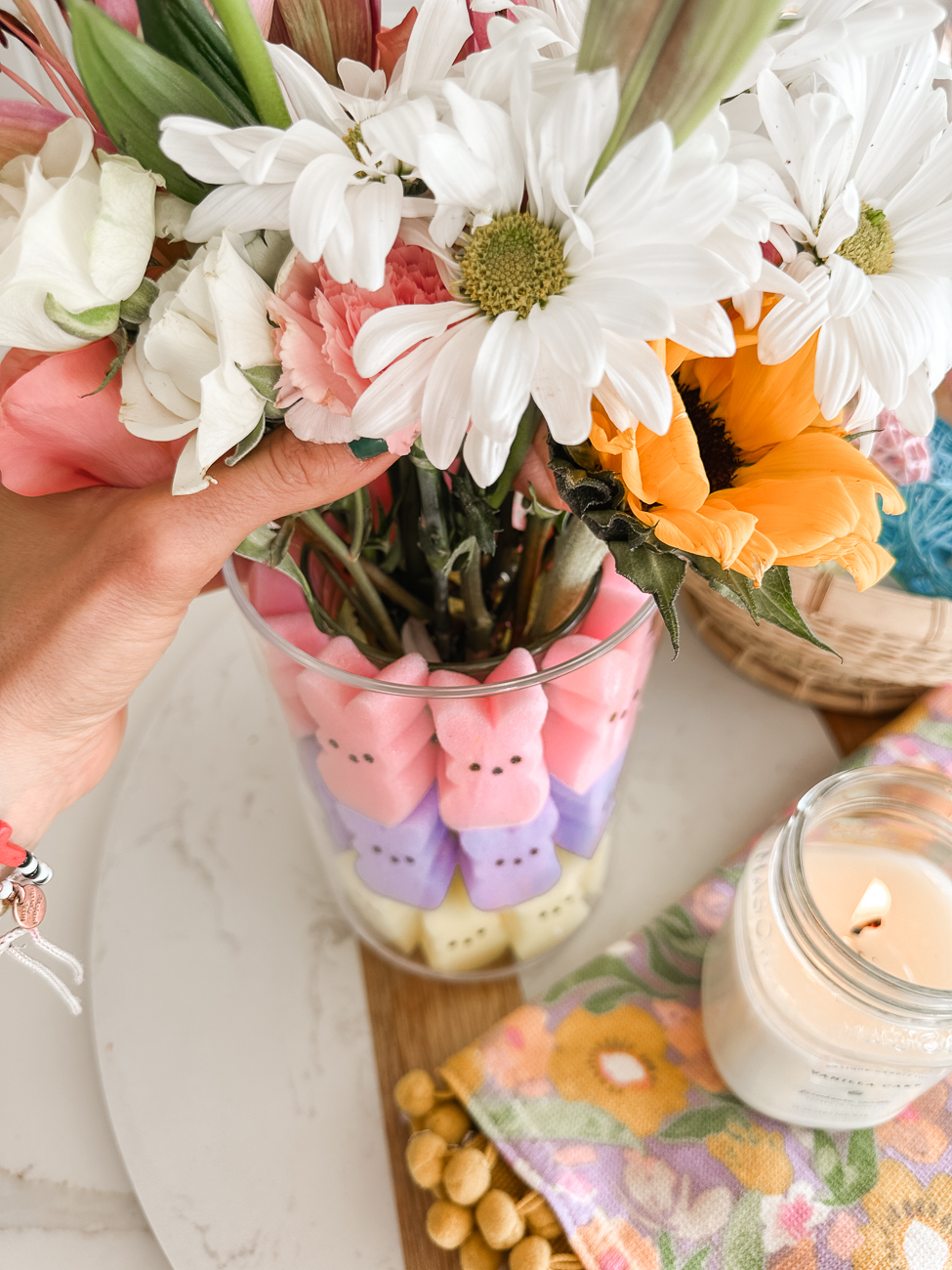 Super Cute Easter Decor Idea. Easter decor idea for table.