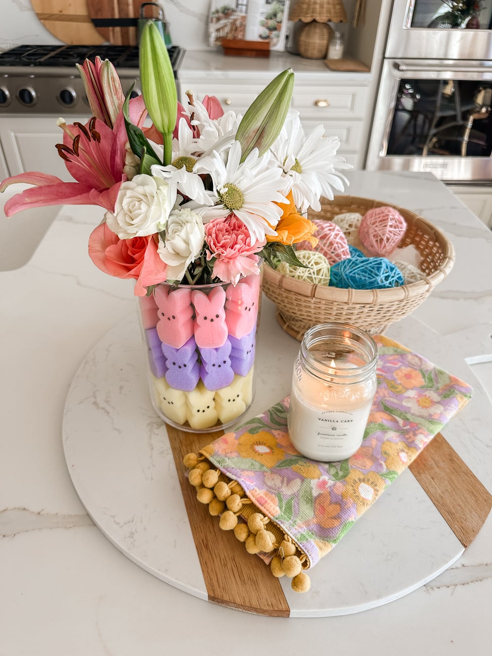 Super Cute Easter Decor Idea. Easter decor idea for table.