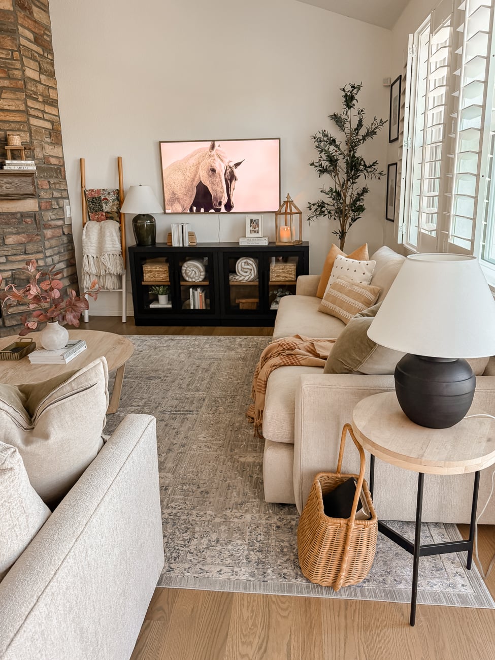 Cozy fall living room. Modern farmhouse living room ideas. 