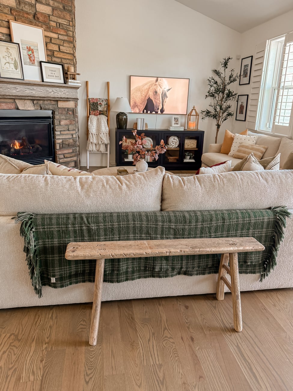 Cozy fall living room. Modern farmhouse living room ideas. 