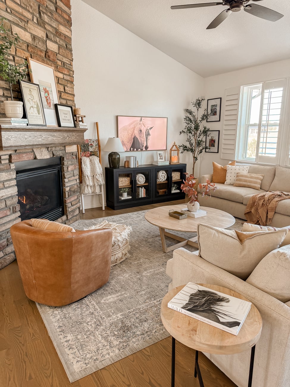 Cozy fall living room. Modern farmhouse living room ideas. 