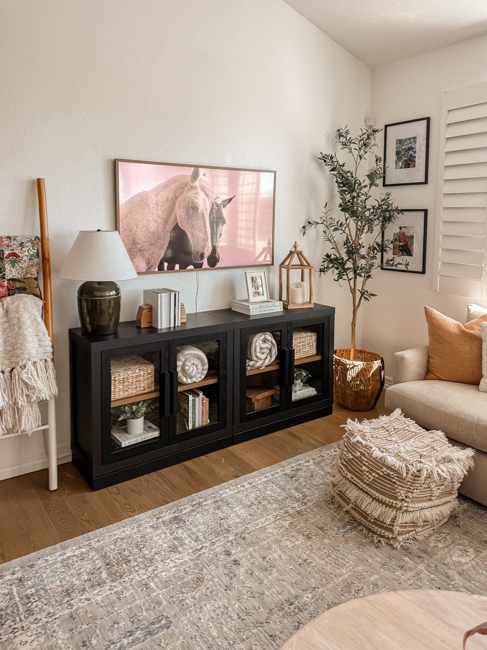 Cozy fall living room. Modern farmhouse living room ideas. 