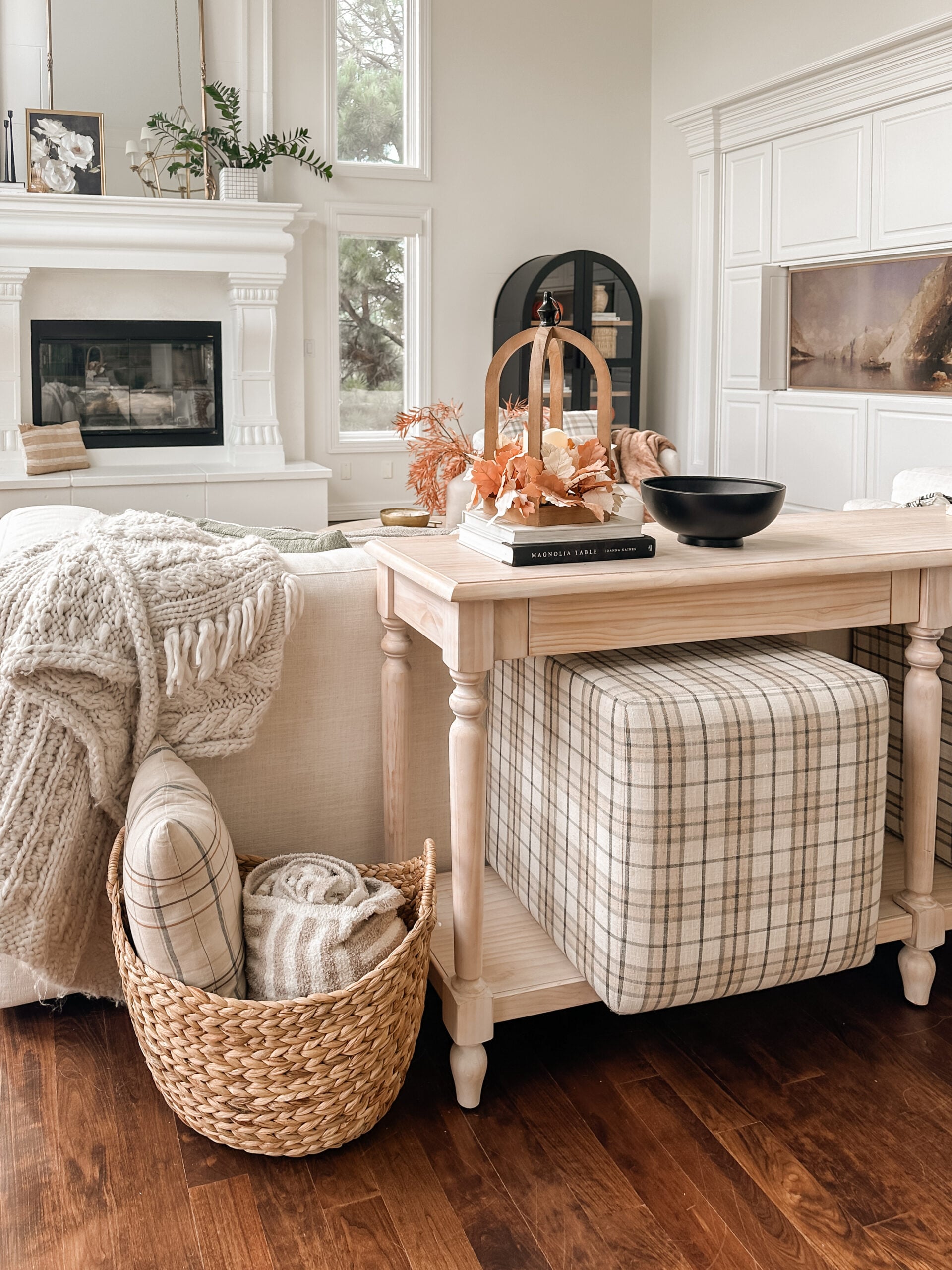A Little Fall Decor in the Living Room