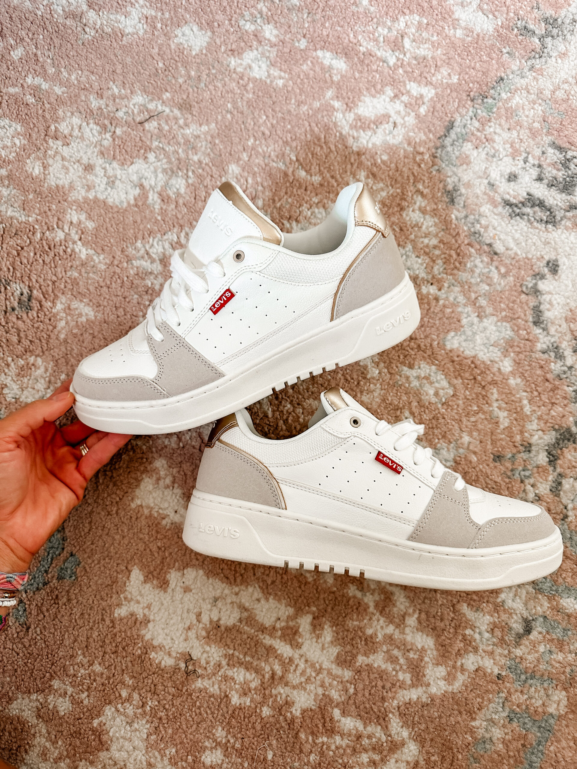 Cutest white sneakers 