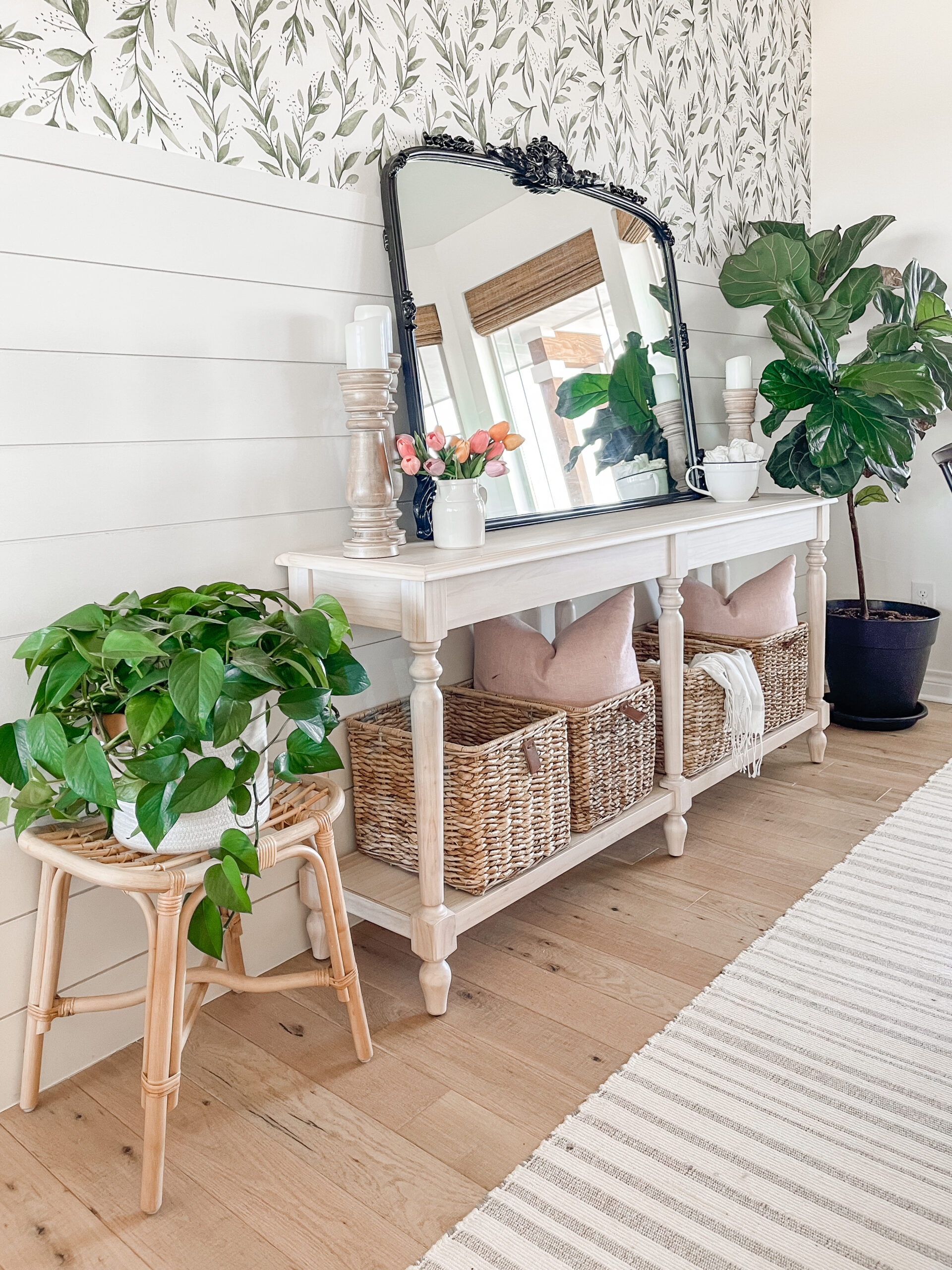 Simple Spring Dining Room + New Rug