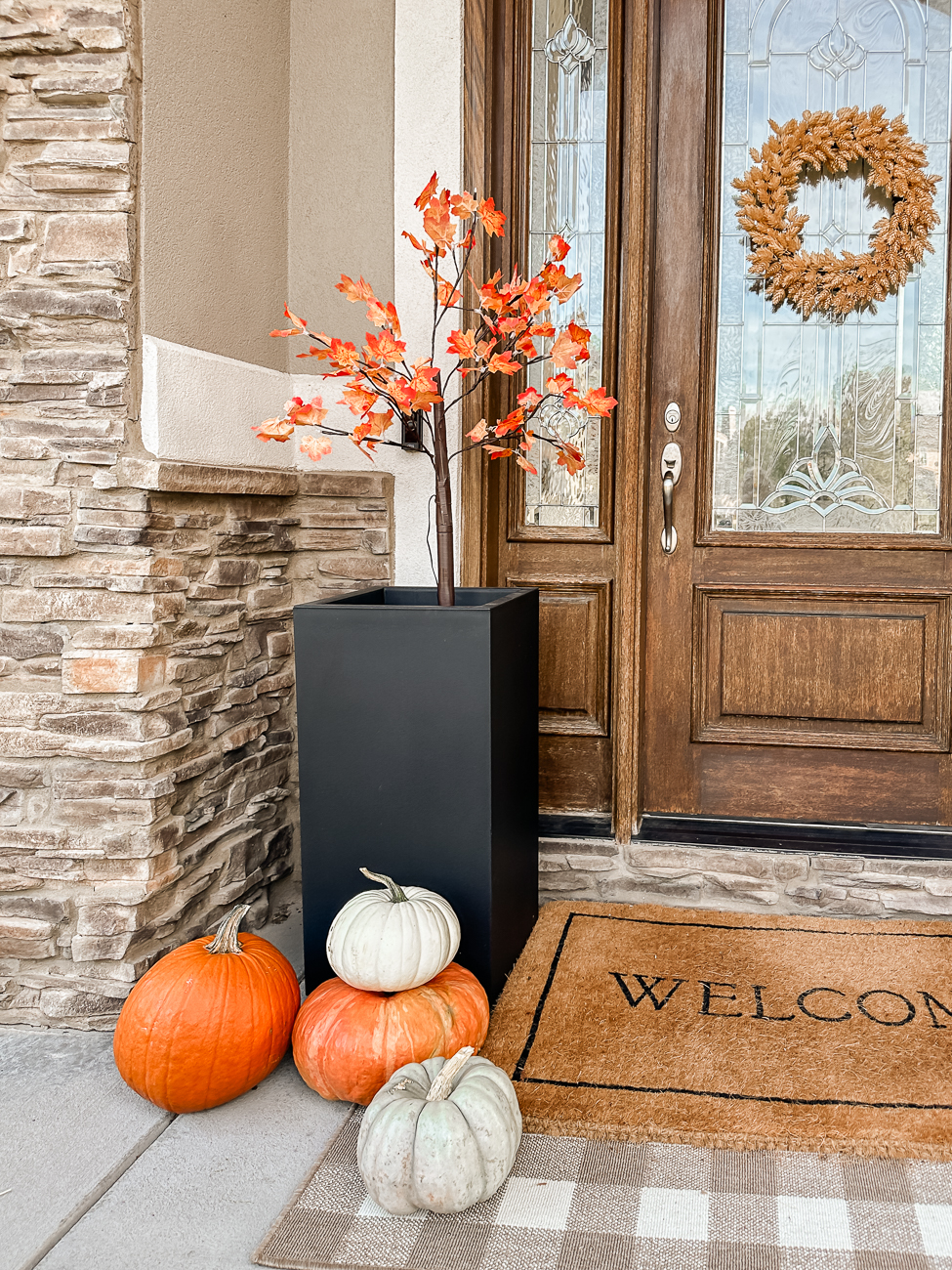 Fall Front Porch. Easy and simple fall porch ideas.