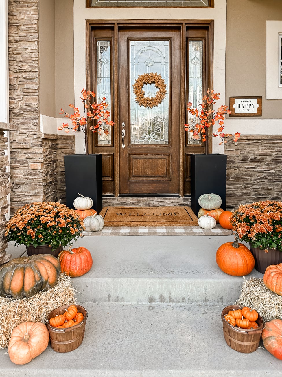 Fall Front Porch. Easy and simple fall porch ideas.