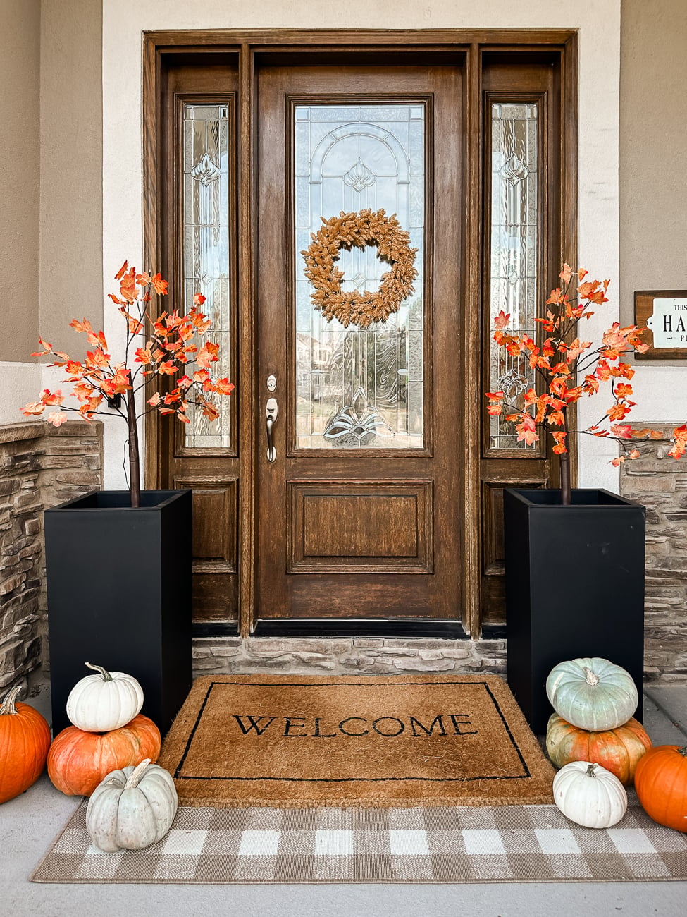 Fall Front Porch. Easy and simple fall porch ideas.