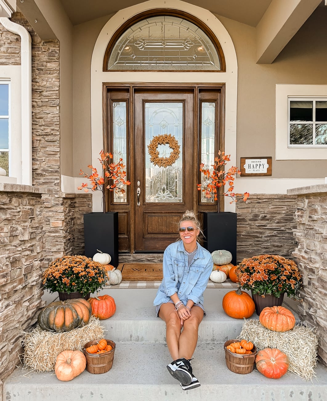 Fall Front Porch. Easy and simple fall porch ideas.